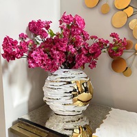 Les vases plaqués or en céramique conviennent aux vases décoratifs de grande taille au centre de la table