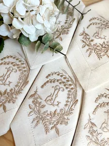 Servilletas de Lino de Lujo Totalmente Blancas con Bordado Delicado Artesanía Exquisita para Bodas Cenas Elegantes Eleve la Clase de su Mesa - Product Image 2