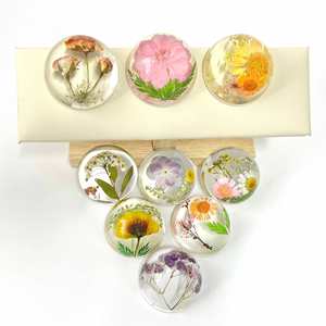 Custom Transparent Multicolor Resin Real Dried Flower Ornaments Paperweight Semicircle Resin Craft - Product Image 1