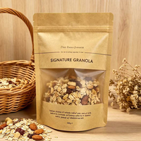 Bolsa ecológica resellable de papel kraft marrón con cierre de cremallera para almacenar alimentos y refrigerios, ideal para granola, avena, frutos secos y desayunos, con ventana.
