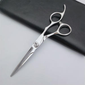 กรรไกรตัดผมมืออาชีพ ใบมีดตรงสแตนเลสขนาด 6 นิ้ว สำหรับใช้ในร้านเสริมสวย - Product Image 1