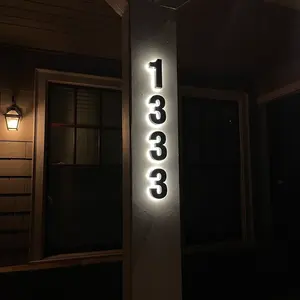 Numéros de maison en verre brille dans le noir, signes de numéro de maison, plaques de numéro de maison