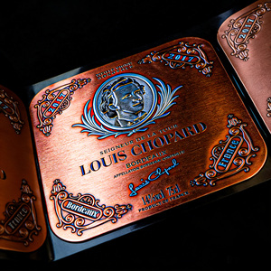 Étiquette <span class=keywords><strong>de</strong></span> <span class=keywords><strong>vin</strong></span> en métal aluminium <span class=keywords><strong>de</strong></span> luxe <span class=keywords><strong>personnalisée</strong></span>, estampage à chaud doré, autocollant adhésif premium pour l'emballage <span class=keywords><strong>de</strong></span> bouteilles d'alcool haut <span class=keywords><strong>de</strong></span> gamme - Product Image 3