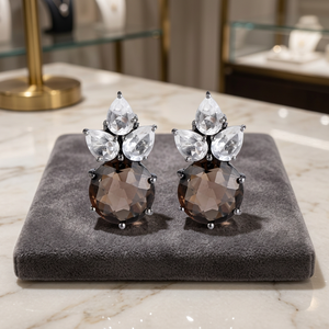 Nouveauté tendance : Boucles d'oreilles pendantes en argent sterling 925 plaqué or 14 carats avec quartz fumé et quartz cristallin, formes ronde et poire - Product Image 3
