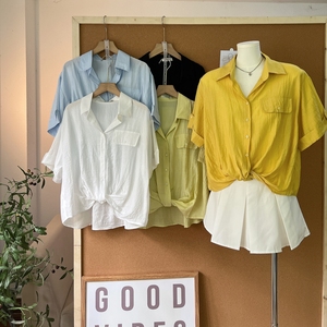 Chemise élégante à manches courtes pour femme A707 en tissu doux et lisse, effet soie, boutonnée, coupe ample, décontractée, avec lien à nouer, printemps été - Product Image 1