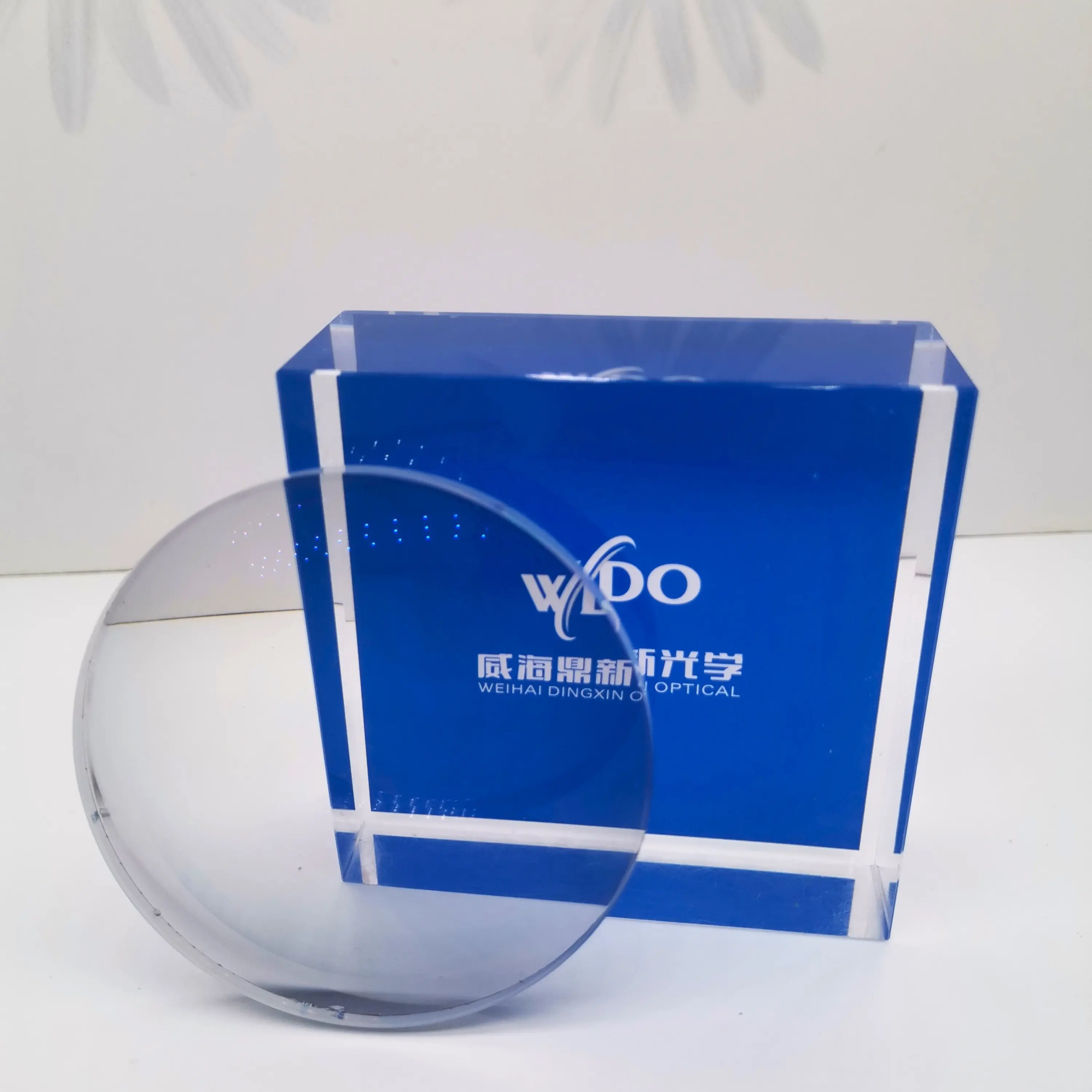 WDO 1.56 resin 70mm, nilai abbe 38 HMC lensa optik potongan biru lapisan UV400 lensa photoromik dari Cina