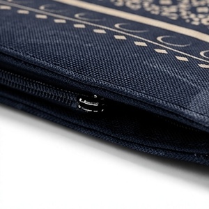 Tapis de prière portable de luxe imprimé, doux et pliable, format poche, pour voyage, tapis de prière islamique Sajadah avec pochette, vente en gros - Product Image 6