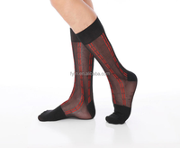 Nouvelles chaussettes habillées d'été pour hommes, jetables, antibactériennes, soyeuses et transparentes, avec logo sous le pied, idéales pour le travail et les affaires.
