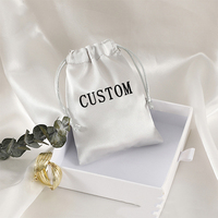 Pochette à Cordon Hwasan en Satin de Luxe Petite et Personnalisée pour Bijoux, Boucles d'Oreilles et Bagues