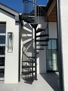 Guangdong Escalier extérieur en acier Escaliers en colimaçon Conception Escalier en acier à bande de roulement en bois personnalisé - Product Image 3