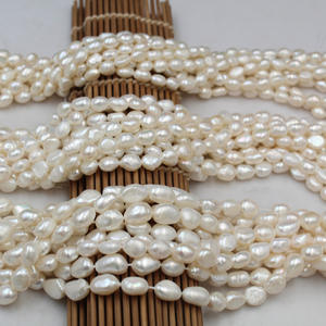 Pierre blanche naturelle d'eau douce baroque à trou droit, petite, pour accessoires de bricolage, forte luminosité, faite à la main - Product Image 3