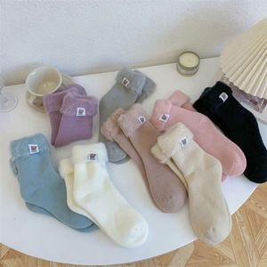 Chaussettes chaudes en cachemire épais pour femme, avec logo personnalisé, nouvelle collection <span class=keywords><strong>2022</strong></span>, couleur bonbon, motif dessin animé, bordure tissée - Product Image 1