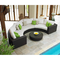 Poolside Lounge-Sofa aus Rattan, Halbrundes Sofa für den Außenbereich