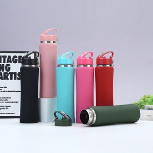 ขวดน้ำกีฬาสแตนเลสสตีลสุญญากาศสีสันสดใส ป้องกันการรั่วซึม พร้อมห่วงคล้องคาราไบเนอร์ ปราศจากสาร BPA ฝาปิดพร้อมหลอดดูด - Product Image 3