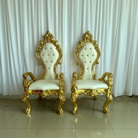 Chaise de trône royale de luxe de style baroque pour mariés, fauteuil artisanal à dossier haut, doré et rouge, pour location d'événements et de fêtes de mariage