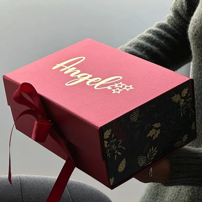 Ropa de lujo personalizada Tapa vacía Papel de cartón rígido Caja de regalo magnética plegable Embalaje con cinta