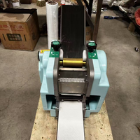 Machine à étaler la pâte, machine à rouler la pâte, machine à fabriquer des enveloppes de raviolis, machine à découper la pâte en carrés