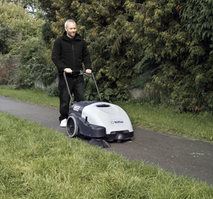 <span class=keywords><strong>Balayeuse</strong></span> à batterie <span class=keywords><strong>Nilfisk</strong></span> SW750, <span class=keywords><strong>balayeuse</strong></span> manuelle à pousser pour le nettoyage intérieur et extérieur, usage commercial - Product Image 2