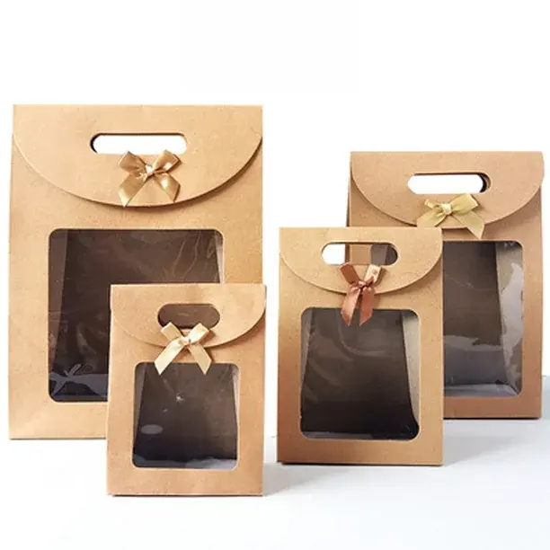 Sacchetti di carta regalo kraft personalizzati finestra trasparente trasparente con nastro per papillon manico fustellato per biscotti per piccole imprese
