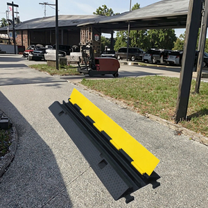 Protection de câbles électriques extérieurs, ralentisseurs de vitesse, gaines en plastique jaunes + noires, bande de décélération 30 km/h, plaque de sertissage, couvercle de route - Product Image 2
