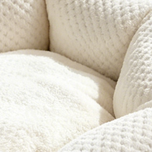 Coussin rond de luxe en tissu gaufré pour animaux de compagnie, vente directe d'usine, avec coton PP hautement élastique, pour chats et chiens - Product Image 4