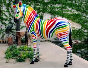 Açık dekorasyon simülasyon heykeli bahçe parkı için fiberglas boyama büyük boy fiberglas reçine Zebra hayvan heykel