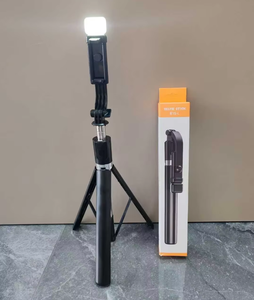 Trépied de téléphone réglable, extensible jusqu'à 1,7 m, bâton à selfie avec lumière LED, portable, <span class=keywords><strong>pour</strong></span> la photographie de smartphone - Product Image 4