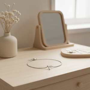 Cavigliera in acciaio inossidabile con lettera F, design minimalista per donna, gioielli alla moda - Product Image 3