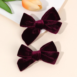 2 pinces à cheveux en velours uni douces et unisexes pour femmes et filles - Product Image 1