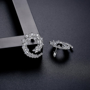 Boucles d'oreilles clous en forme de C, luxueuses et étincelantes, avec feuille de <span class=keywords><strong>laurier</strong></span> et zircone marquise, plaquées or 18 carats, bijoux de déclaration pour femme, mariage - Product Image 4
