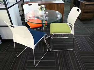 Yazhi <span class=keywords><strong>2020</strong></span> Foshan pliable mode pas cher prix noir couvercle en plastique siège bureau formation chaise avec siège en tissu - Product Image 6