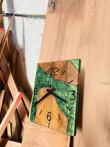 Horloge murale moderne en résine et en bois, faite à la main, durable, élégante, élégante et fonctionnelle, idéale pour le salon, la chambre à coucher - Product Image 6