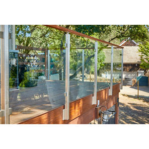 ราวกันตกกระจกแบบมินิมอลบางเฉียบสำหรับระเบียงและลานบ้าน กระจกนิรภัยแบบมองเห็นได้รอบด้าน พร้อมเสา<span class=keywords><strong>เหล็ก</strong></span>สแตนเลสขัดเงา - Product Image 2