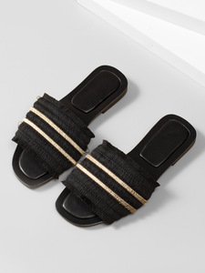 รองเท้าแตะผู้หญิงแบบปักลายแฟชั่น ดีไซน์หรูหรา สวมใส่สบาย เหมาะสำหรับใส่ไปชายหาดและกิจกรรมกลางแจ้ง - Product Image 4