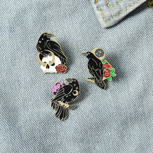 Broche de cuervo joyería Animal de dibujos animados Cuervo calavera Rosa insignia de Metal al por mayor alfileres de solapa para ropa mochila Pin broches decorativos - Product Image 1