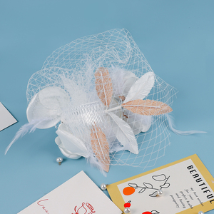 Voile de mariée court et élégant CYG en gros avec décoration délicate de roses et peigne à <span class=keywords><strong>cheveux</strong></span> en plastique - Product Image 4