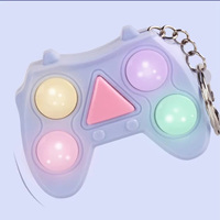 Porte-clés personnalisé en plastique avec jeu de mémoire, bouton lumineux, jouet de puzzle portable anti-stress pour l'entraînement, adapté aux enfants de 2 à 4 ans, 5 à 7 ans