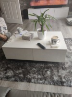 Conception personnalisée Table basse moderne à DEL en bois blanc avec lumière DEL 4 tiroirs lisses pour le salon