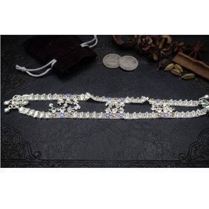 Tobillera Clásica Plateada DIVYORO Adornada con Campanas Jhumka, Accesorios Premium para Mujer para Uso Casual y Festivo - Product Image 1