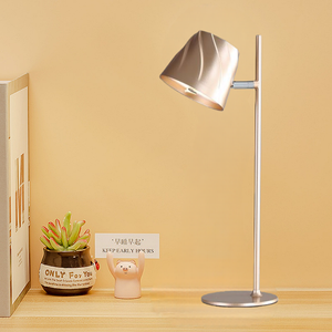 Moderne Metall-Tischlampe mit Batteriebetrieb und Trommelschirm für Schlafzimmer-Leselampe und Nachtlicht - Product Image 3