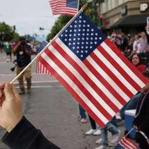 Banderas de Poliéster de Alta Calidad con Tamaño Personalizado, Banderas Estadounidenses para el 4 de Julio, Decoraciones Promocionales y Publicitarias, Banderas Americanas de Mano de 8x12 Pulgadas con Palo - Product Image 4
