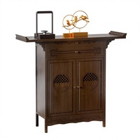 Table de porche de style chinois avec un coffre antique, longue table murale orientée vers la porte d'entrée