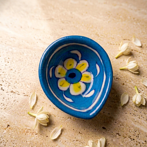 Bol décoratif en céramique artisanale indienne bleue, lampe à huile festive pour la table, idéal pour la Pooja et les cadeaux - Product Image 1
