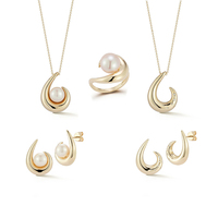 Boucles d'oreilles en argent 925 Gemnel avec perles de coquillage cultivées, faites à la main, avec collier assorti.