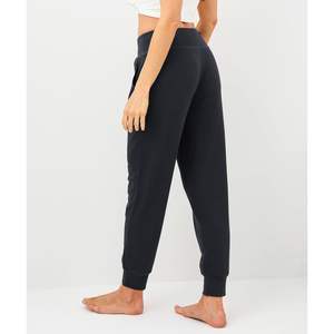 Pantalon de jogging ultra doux et extensible pour femme avec poches, longueur sous les hanches, idéal pour le yoga, les voyages et la détente - Product Image 2