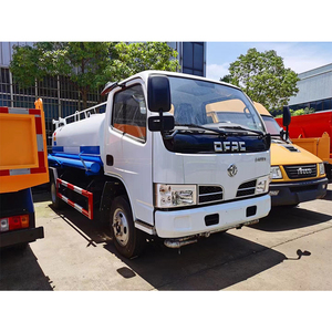 Camión Cisterna Dongfeng de 6 Ruedas 4X2 Diésel 3000L Euro 3 con Sistema de Rociado de Agua - Product Image 5