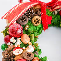 2024 usine en gros guirlande de guirlande de noël décoration de porte de maison de taille personnalisée avec des baies de pommes de pin séchées pour le nouvel an