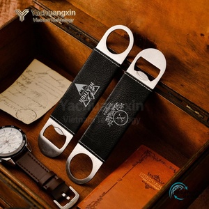 Ensemble de porte-clés ouvre-bouteille en cuir personnalisé avec nom et monogramme gravés pour cadeau - Product Image 5