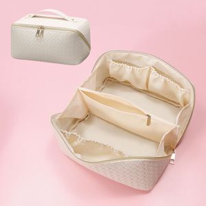 Ensemble de sacs et boîtes à maquillage de luxe en cuir vegan beige à 3 couches personnalisés pour femmes - Product Image 4