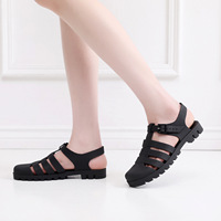 Sandales romaines minimalistes d'été pour femmes avec fermeture à boucle, en PVC, à semelle plate, imperméables, tendance et polyvalentes, type Jelly Shoes